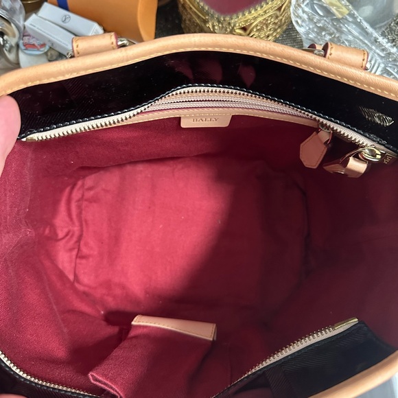 Bally pristine black patent and tan leather zip top handbag tote bag - Picture 10 of 14